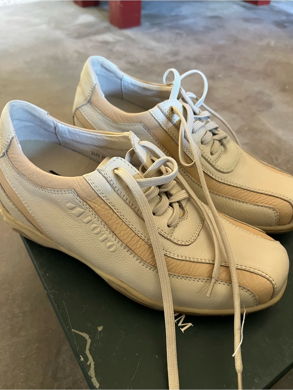 Tall Men’s Beige Lace-Up Casual Sneakers